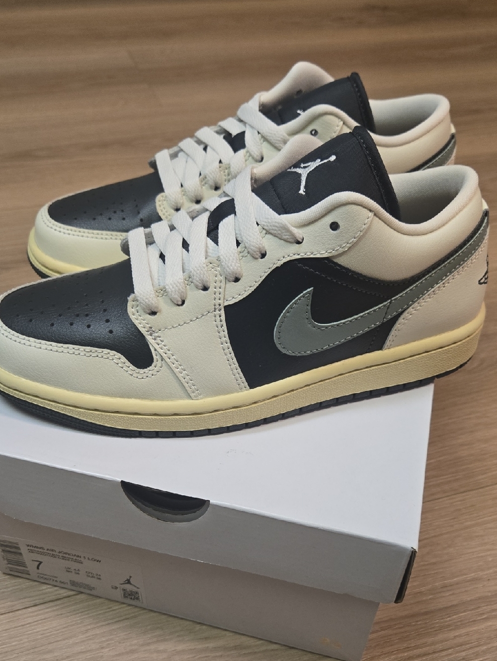 Nike Air Jordan 1 Low - Anthracite Grey/Jade Smoke-Sail
